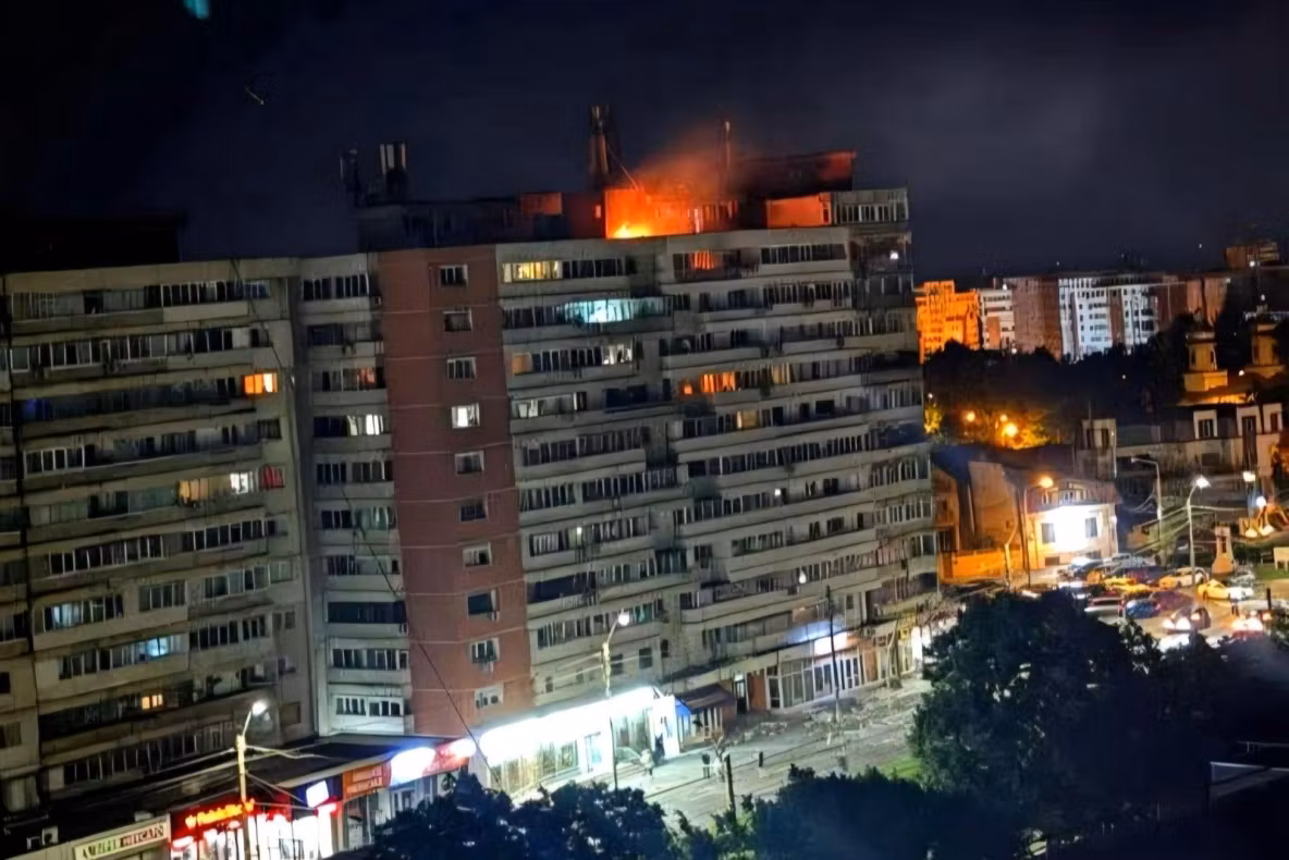 Când se pot întoarce locatarii în blocul lovit de dronă. Anunțul primarului din Galați: ”N-am reuşit să cuplăm nici partea electrică, nici gazele”