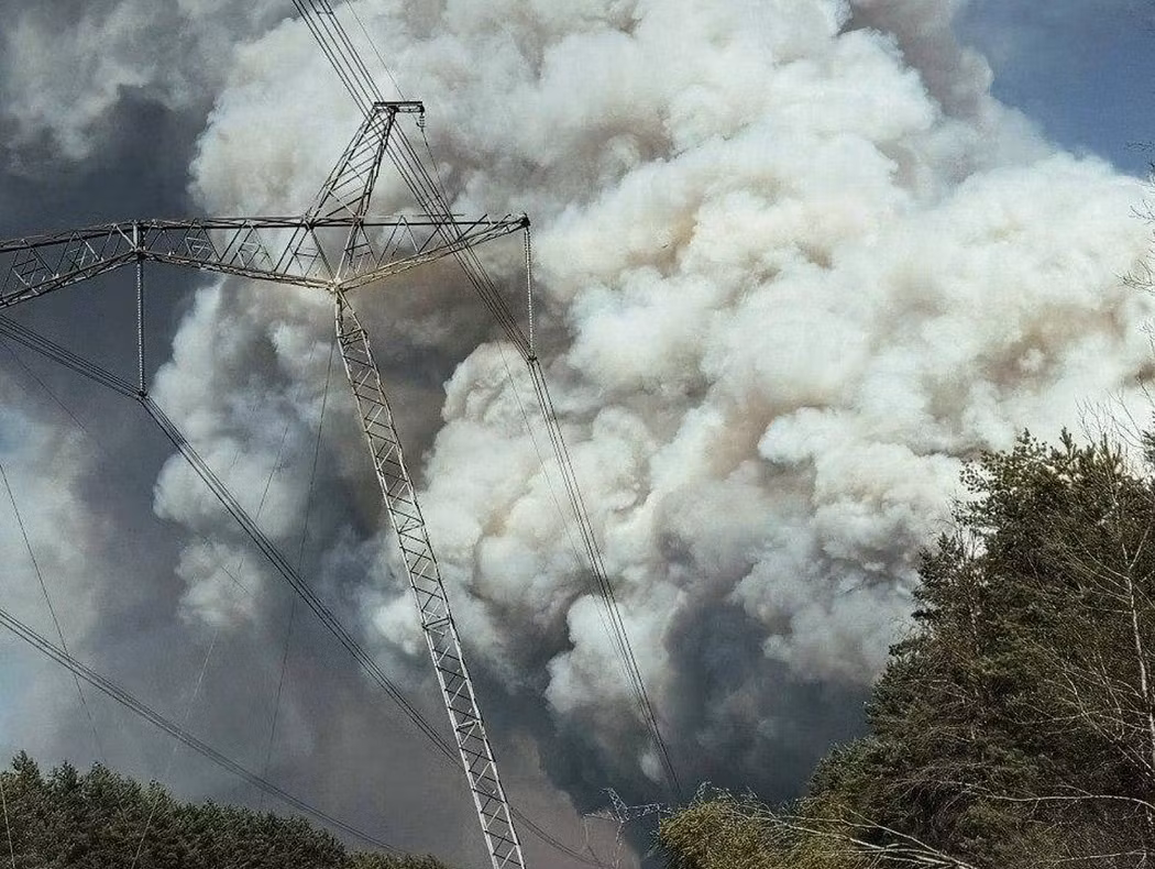 Incendiu uriaș la Cernobîl. Meteorologii români monitorizează deplasarea norului de fum - VIDEO