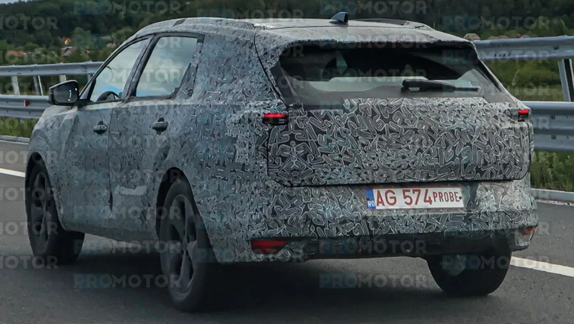 Dacia Striker, surprinsă în teste de șosea pe Autostrada București - Pitești | FOTO/VIDEO