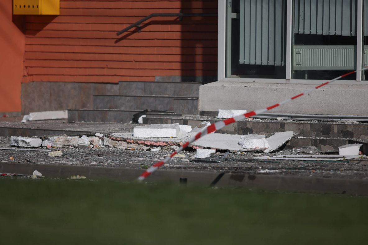 Primele imagini din blocul lovit de drona rusească la Galați. Apartamentul de la ultimul etaj a fost distrus - VIDEO