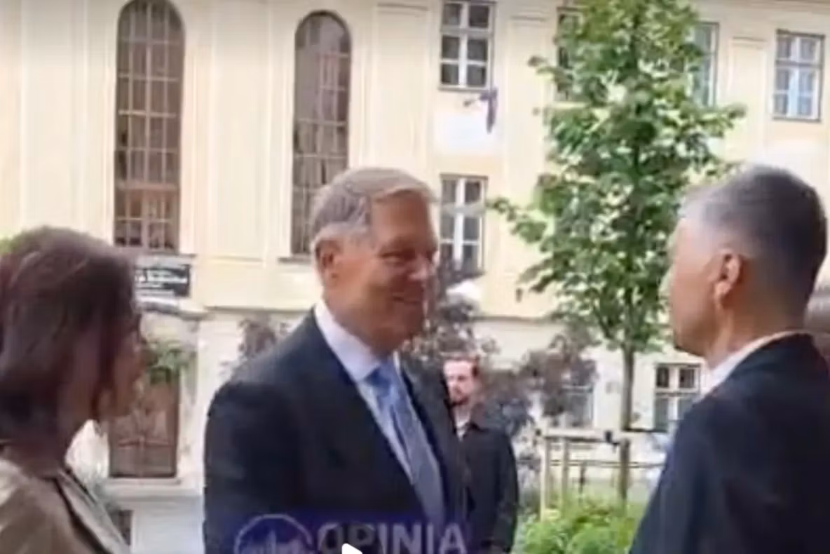Apariție rară a lui Klaus Iohannis, păzit de SPP, la Sibiu. Motivul pentru care a mers la biserică - VIDEO
