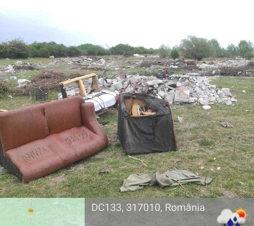 Garda de Mediu a descoperit depozite ilegale de deșeuri în Arad. Primăria, obligată să curețe peste patru hectare de teren