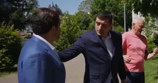 Trimisul lui Donald Trump a ajuns în România. Nick Adams, întâmpinat de George Simion