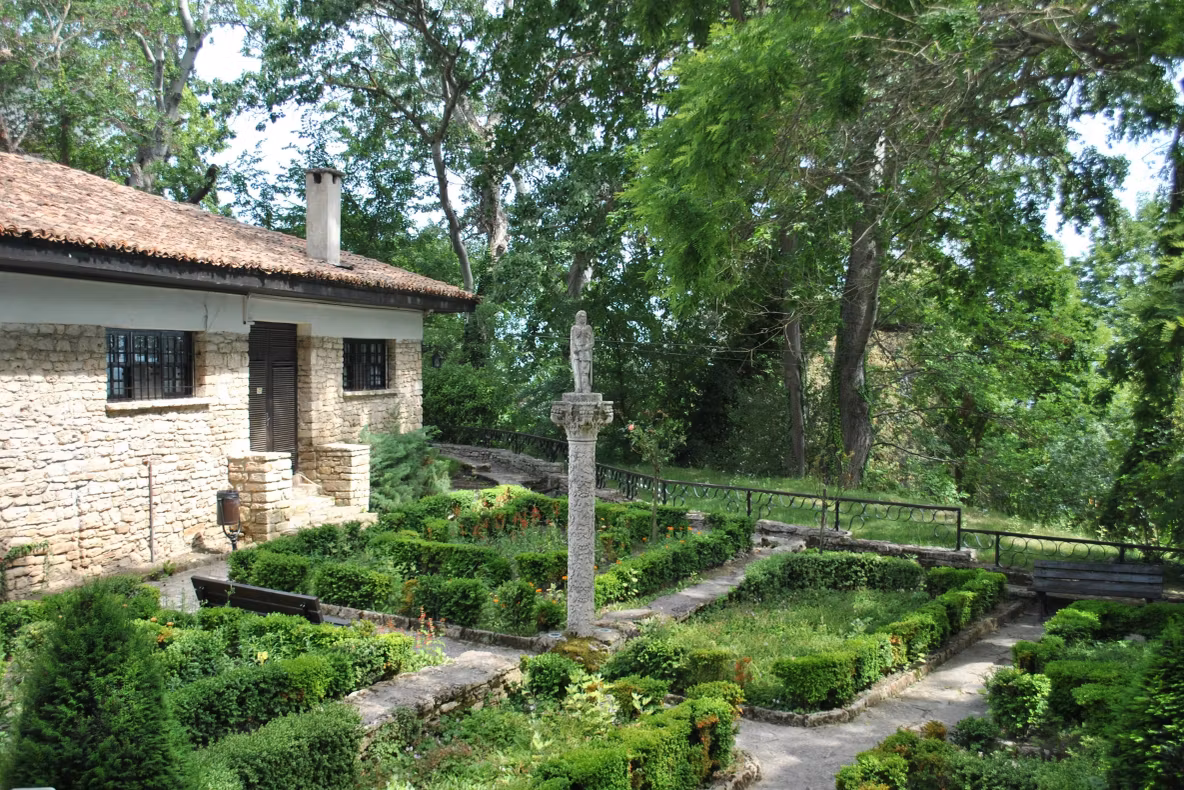 Ce lucrări trebuie făcute în grădină în luna mai. Sfaturi utile de la specialiști