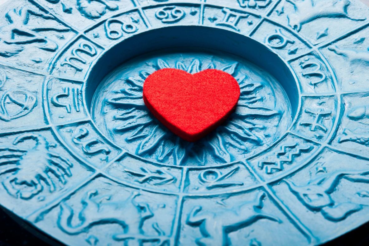Horoscop: iunie vine cu emoții intense și decizii surprinzătoare în iubire. Vezi ce îți rezervă astrele