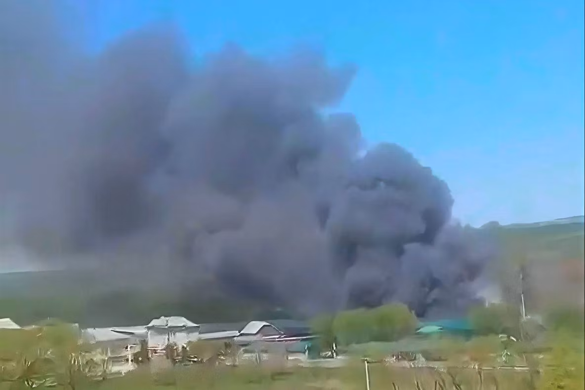 Incendiu la grădina zoologică din Zaharești: proprietarul Dorin Șoimaru, transportat la spital după ce a inhalat fum