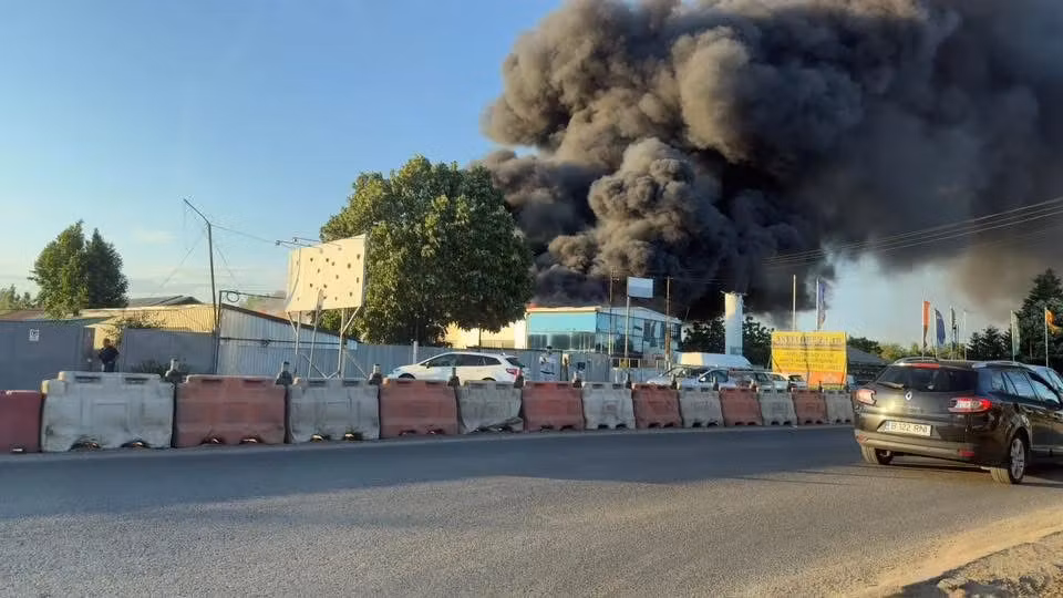 Incendiu devastator pe Șoseaua Alexandriei din București: risc major de EXPLOZIE, s-a emis mesaj RO-Alert - FOTO/VIDEO