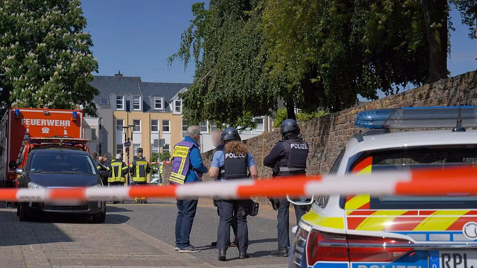 Poliția, în alertă! Mai multe persoane luate ostatice la o bancă din Germania VIDEO