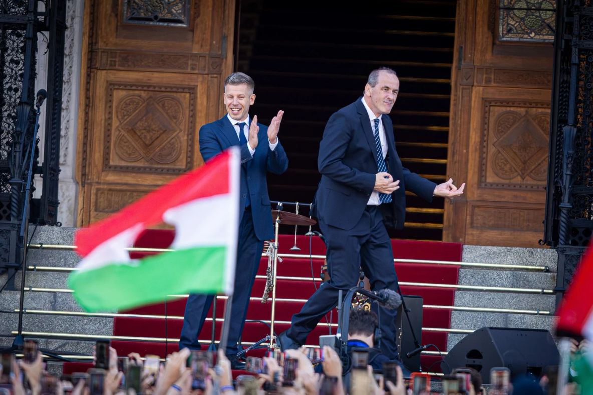 „Ministrul dansator” a făcut spectacol la Budapesta. Noul șef al Sănătății a uimit mulțimea chiar pe treptele Parlamentului  - VIDEO