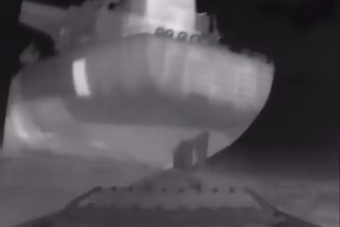 Lovitură pentru Rusia: două nave din „flota din umbră”, atacate de Ucraina în Marea Neagră. Zelenski: „Nu vor mai transporta petrol” - VIDEO