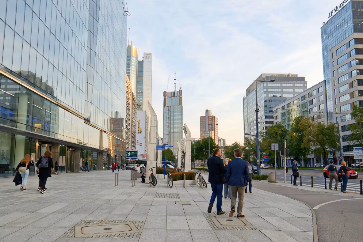 Comisia Europeană promite eradicarea sărăciei până în 2050. Peste 27% dintre români, expuși riscului de sărăcie