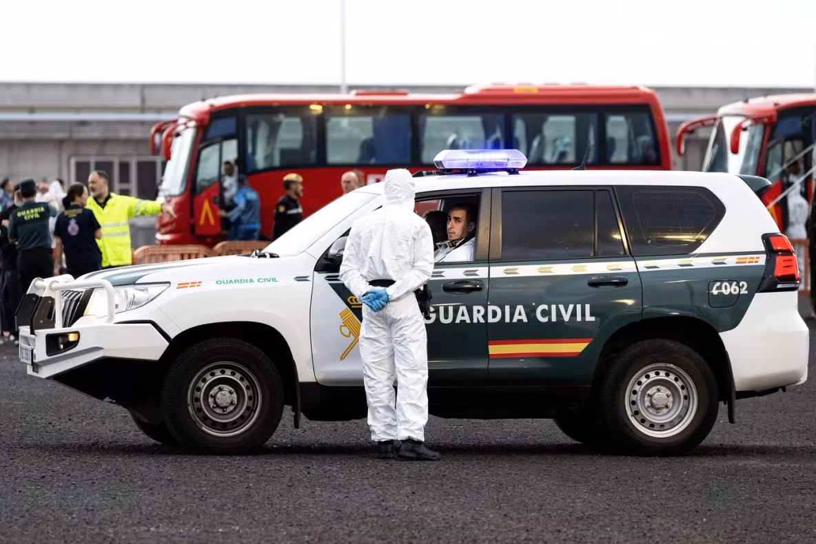Alertă sanitară în Tenerife: A început evacuarea pasagerilor de pe navă cu focar de HANTAVIRUS mortal  - VIDEO
