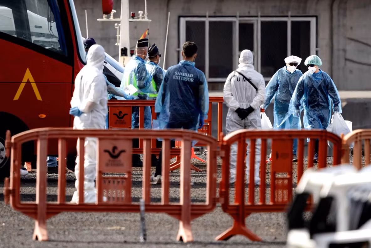 Alertă sanitară în Tenerife: A început evacuarea pasagerilor de pe navă cu focar de HANTAVIRUS mortal  - LIVE TEXT