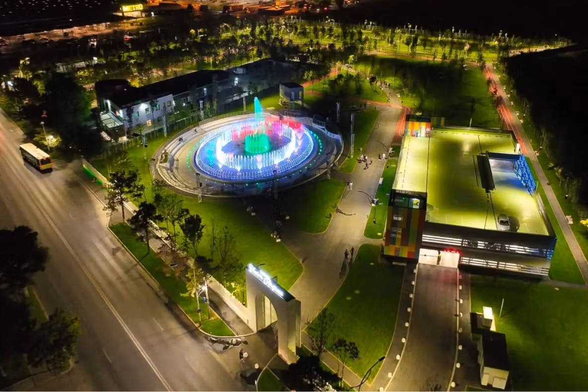 Extinderea parcului Tudor Arghezi va primi denumirea de „Parcul Prieteniei Româno-Americane Donald Trump”. Totodată, Doru Tureanu, legenda hocheiului românesc, va da numele patinoarului construit în Sectorul 4