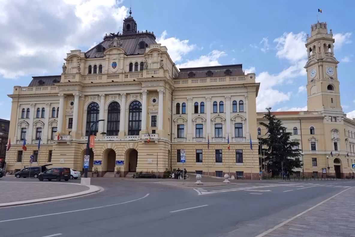 O primărie din România și-a dat singură amendă pentru un gard degradat
