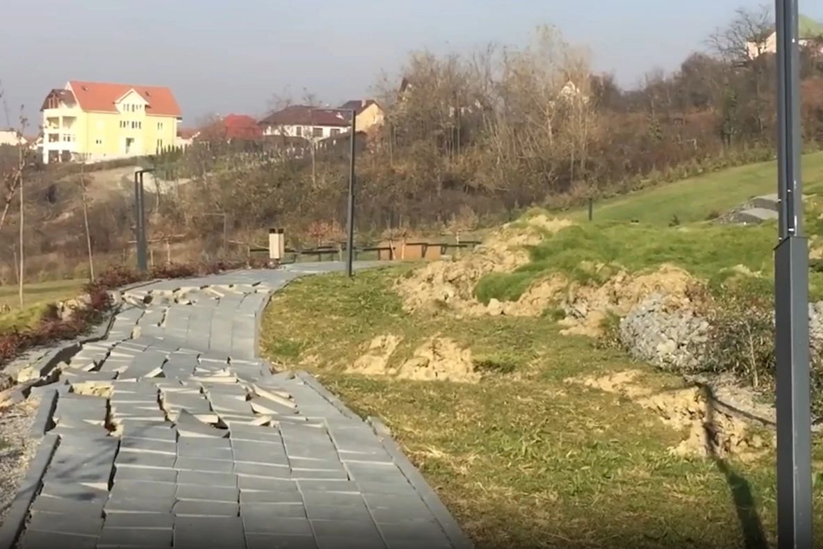 Marile proiecte ale lui Bolojan se prăbușesc la prima ninsoare. Investiție de 1,9 milioane de euro, distrusă de o alunecare de teren-VIDEO