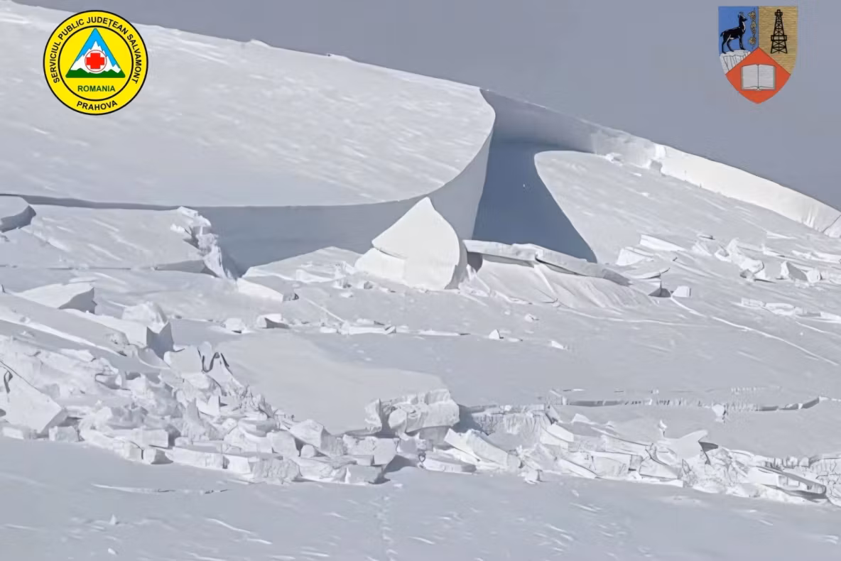 Pericol de avalanșă pe văile de abrupt din Masivul Bucegi. Avertisment de la Salvamont 