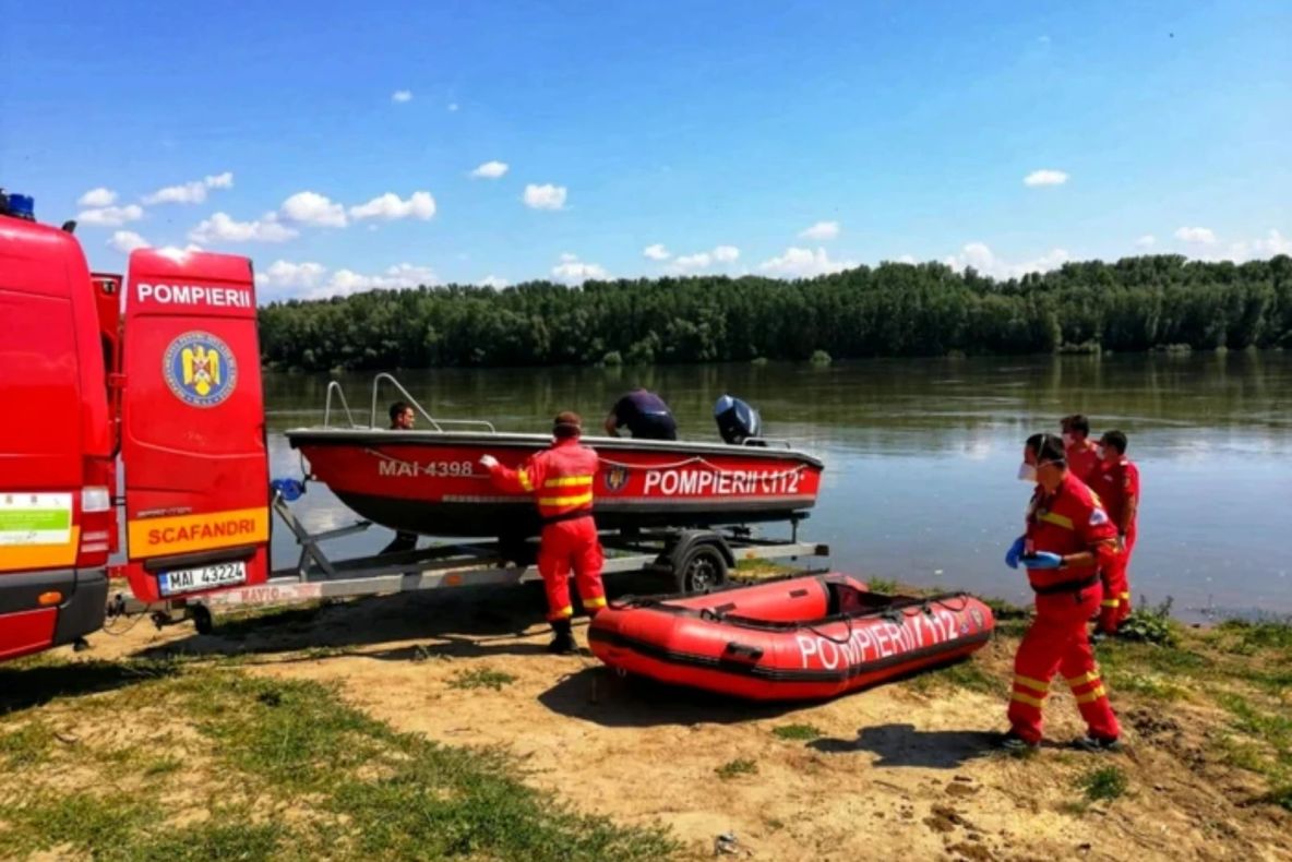 Alertă în județul Dolj: adolescent de 15 ani, dispărut în Dunăre. Este căutat de scafandri, polițiști, dar și de un elicopter SMURD
