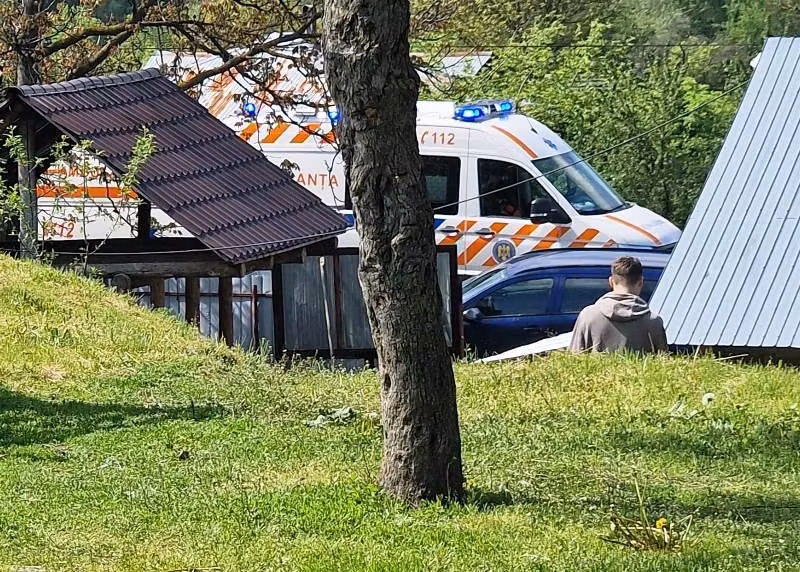 Tragedie în Vrancea: o adolescentă de 14 ani a murit după o tentativă de suicid prin spânzurare. Medicii au resuscitat-o minute în șir, fără succes