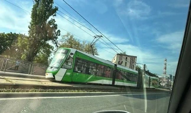 Accident în București: Un tramvai a deraiat și a lovit un stâlp. Circulația în Sectorul 6, paralizată parțial 
