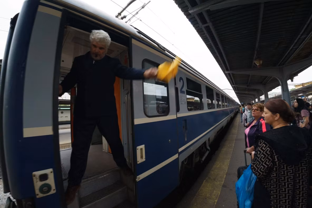 Start pentru programul estival 'Trenurile Soarelui'. Cât costă un drum pe șine spre litoral
