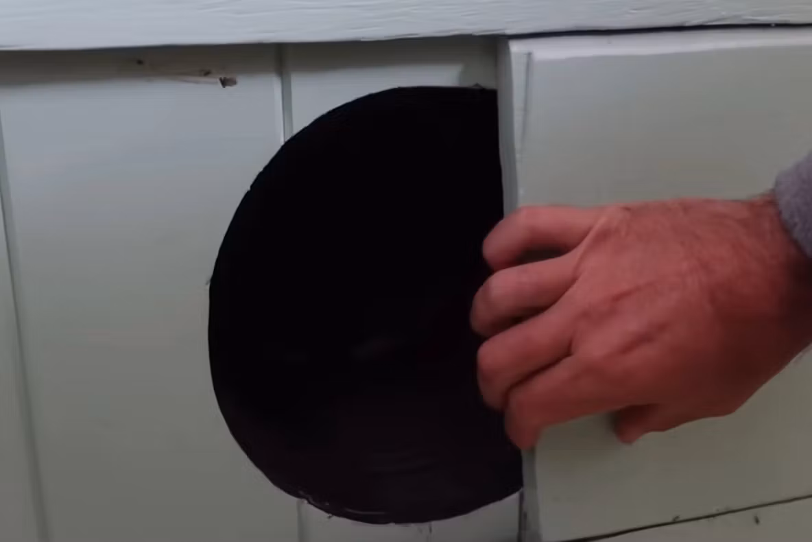 Cum îți poți răcori casa fără curent și fără aer condiționat. Trucul ingenios prin care un bărbat și-a salvat portofelul