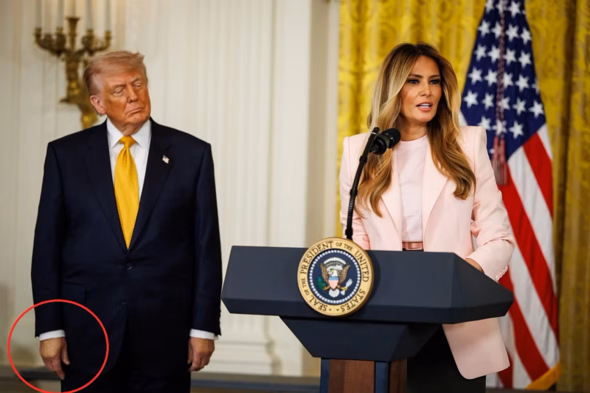 Donald Trump, surprins cu un strat gros de machiaj pe mâini. Comentarii pe măsură: „Mașina din '83 pe care o restaurez are mai puțin chit pe ea”