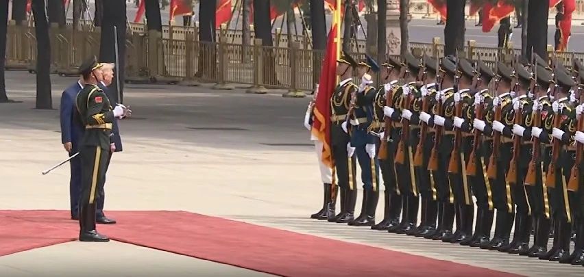 Delegația din SUA a aruncat toate obiectele primite în China