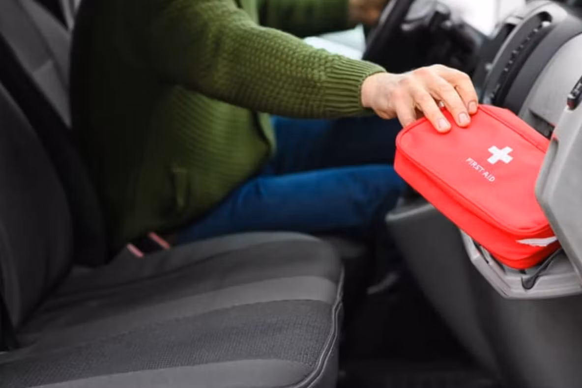Termenul de valabilitate pentru trusa medicală din maşină. Greșeala colosală pe care foarte mulți șoferi o fac 