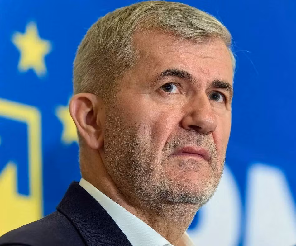 Disperare în PNL după demiterea Guvernului: cum vor să rămână la putere