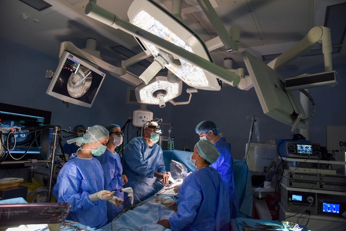 Cum a fost tratată minim invaziv o femeie cu o afecțiune cardiacă complexă