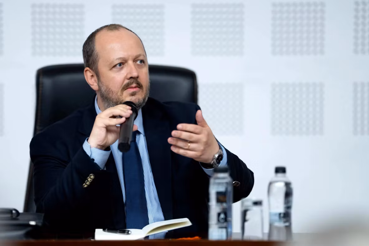 Adrian Papahagi refuză oficial postul de ministru al Culturii în guvernul Tomac: „În actualul context, nu sunt dispus să fiu parte într-un conflict politic și instituțional”
