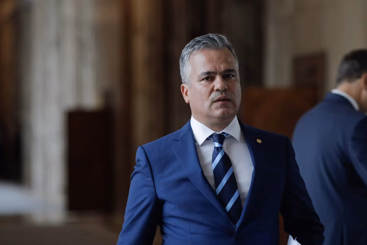 Adrian Veștea anunță că are o majoritate sigură: „Avem acele 200 de voturi, chiar depășim acest număr. Începând de mâine chem la discuții toate forțele proeuropene”