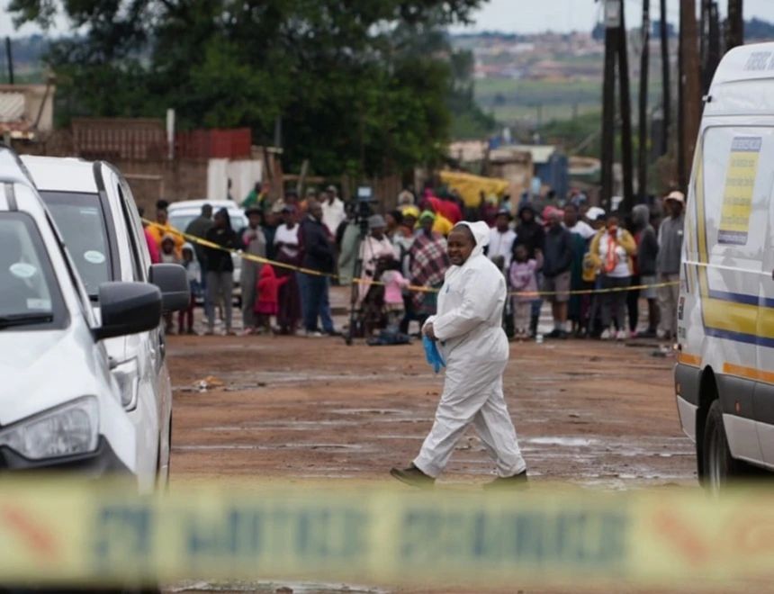 Atac armat în apropiere de Johannesburg: Cel puțin 12 persoane au fost ucise, iar alte nouă au fost rănite
