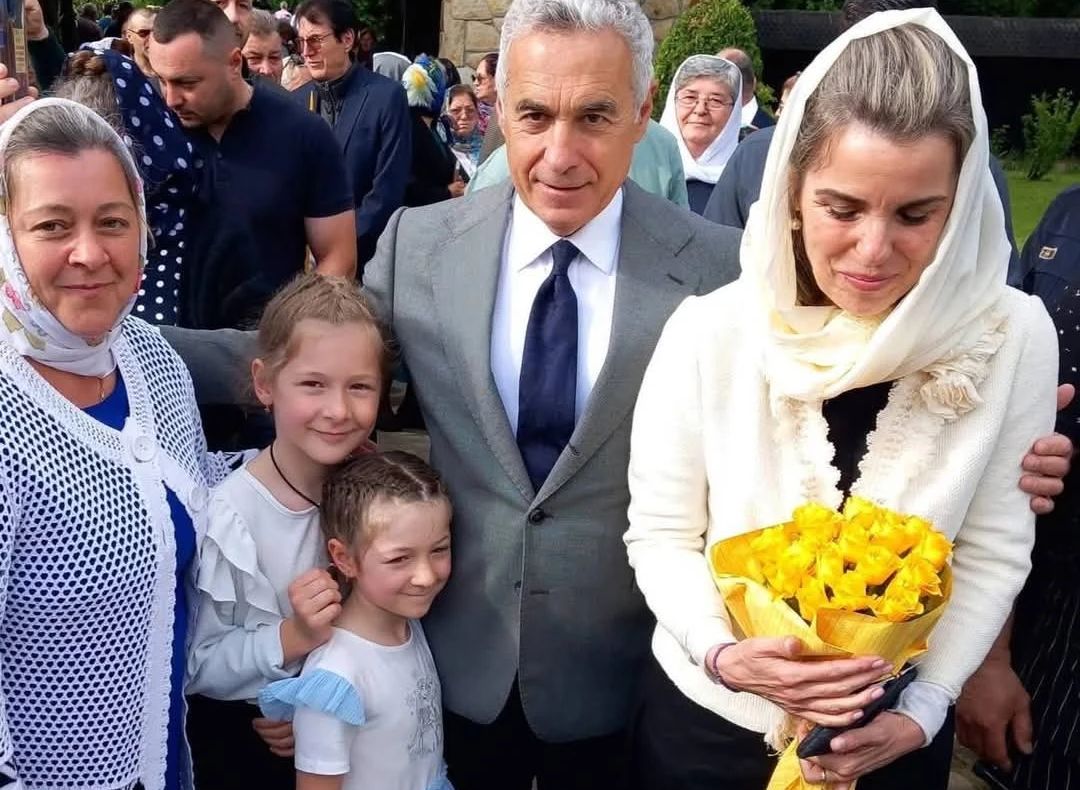 Călin si Cristela Georgescu, la hramul Mănăstirii Almaș - FOTO/VIDEO