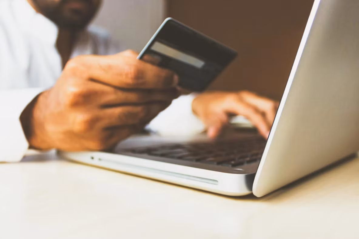 Traseul real unei retrageri: de la soldul din casino online până la banii din contul tău