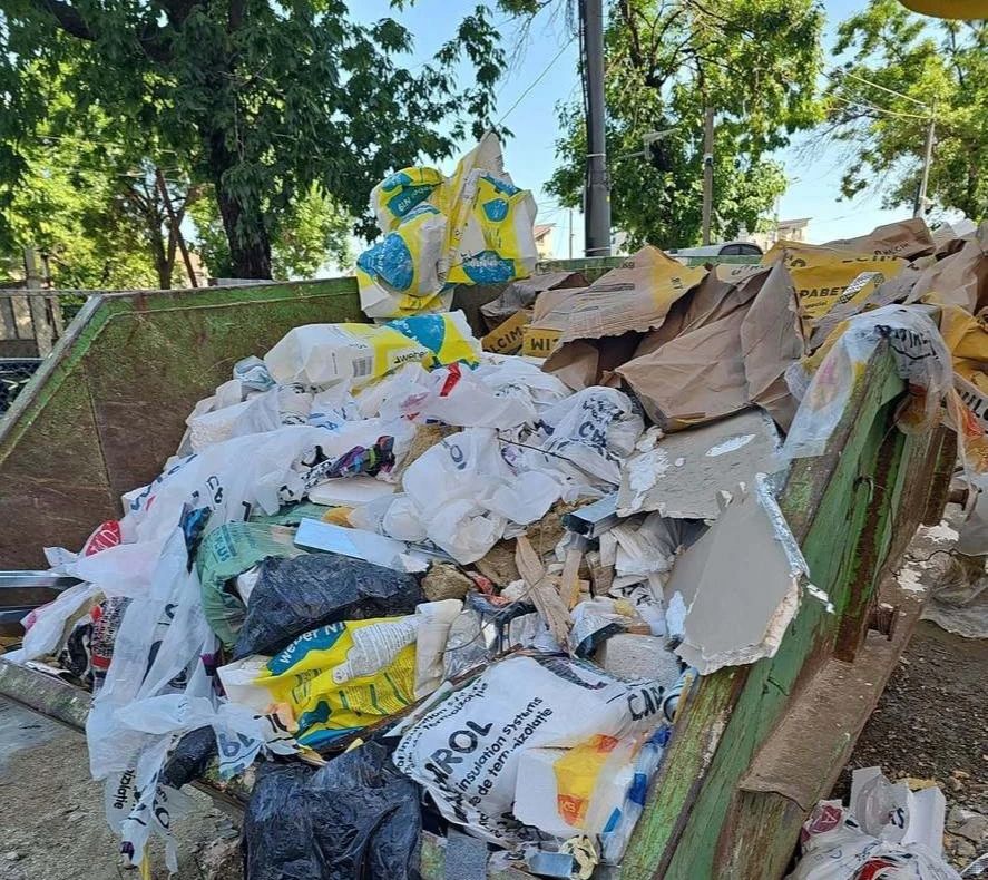 Amenzi de 90.000 de lei pe șantierele din Sectorul 2 al Capitalei. Garda de Mediu a găsit deșeuri depozitate ilegal și poluare a aerului