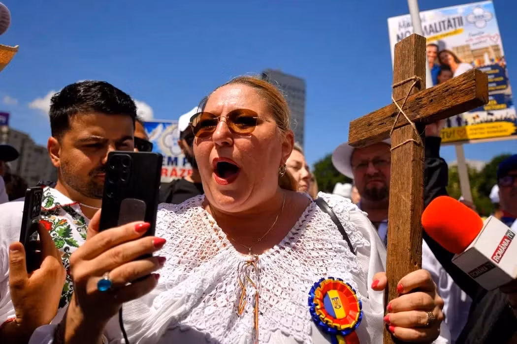 Diana Șoșoacă, în mijlocul unui nou scandal: Dosare penale și amenzi în masă după „Marșul Normalității” VIDEO