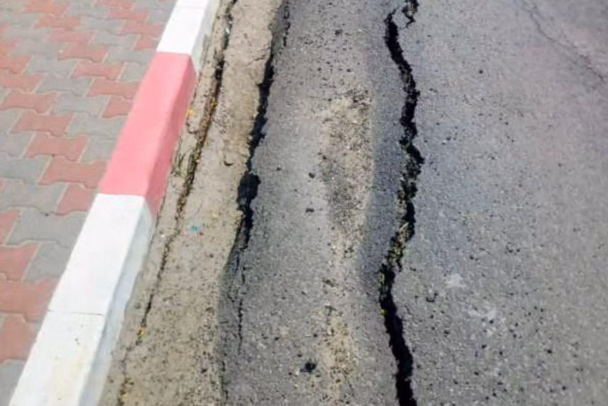 DN 10 s-a surpat în fața Primăriei Siriu: ploile au făcut ravagii în județul Buzău