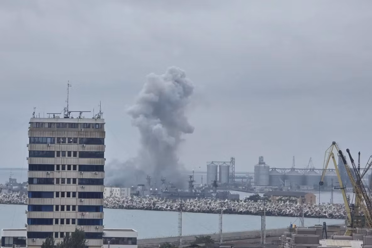 Raed Arafat, după ce o dronă a explodat în Portul Constanța: Facem evacuări preventive, nu sunt victime. IMEDIAT- declarații Nicușor Dan și Ilie Bolojan– FOTO/VIDEO