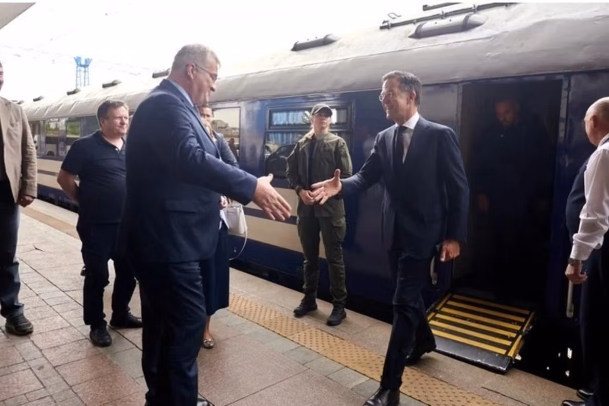 Secretarul general al NATO, Mark Rutte, vizită surpiză la Kiev, la o zi după atacul masiv orchestrat de Rusia 