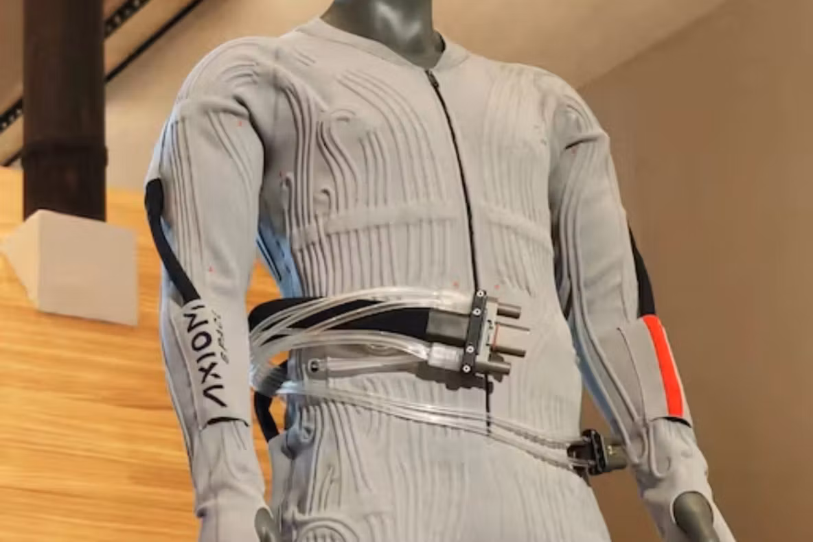 Astronauții NASA se îmbracă de la Prada. Noile costume vor arăta ca un mix trendy-SF