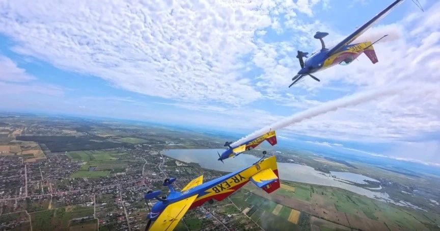 Piloții României cuceresc cerul în acest weekend. Acrobație și adrenalină pe Aerodromul Clinceni - VIDEO
