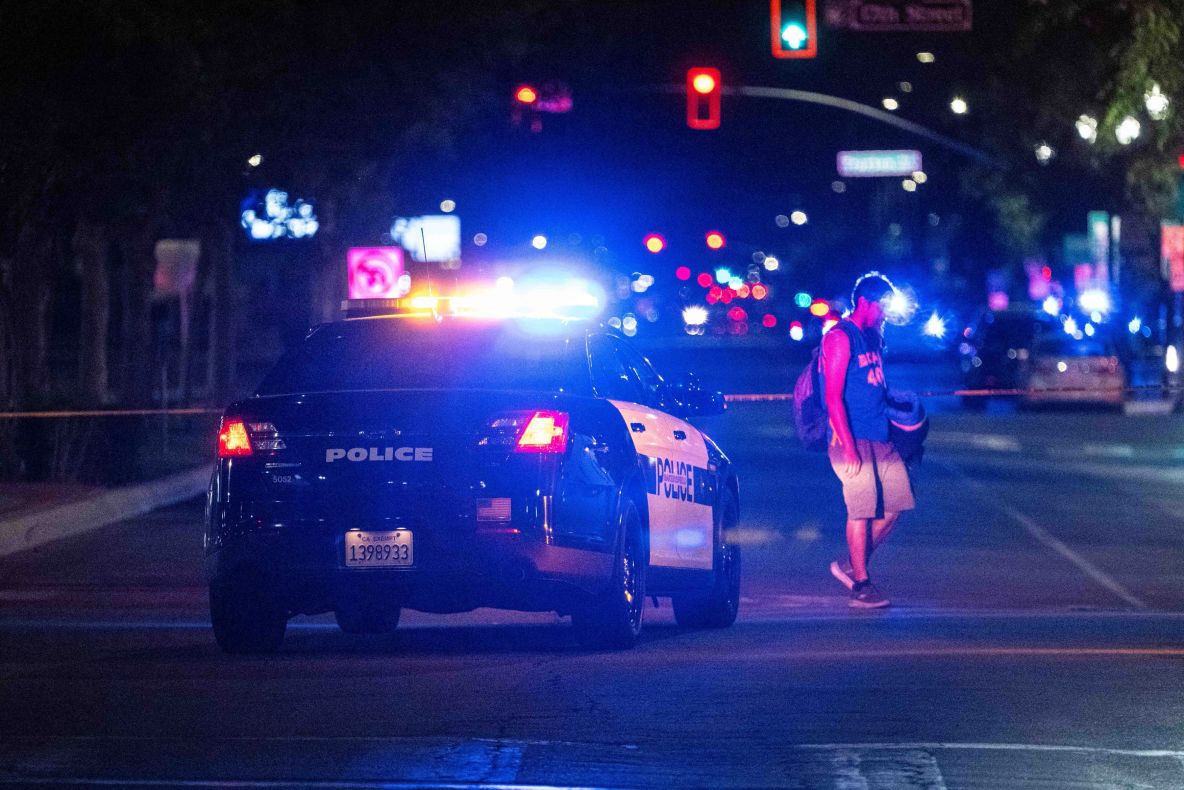 Atac armat după o ceremonie de absolvire în California: un mort și trei răniți