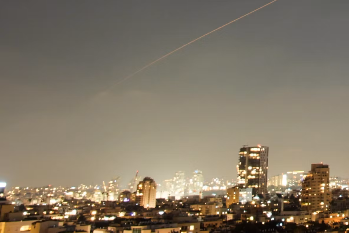 Iranul a bombardat Israelul pentru prima dată după armistițiul din aprilie. Tel Aviv-ul a ripostat