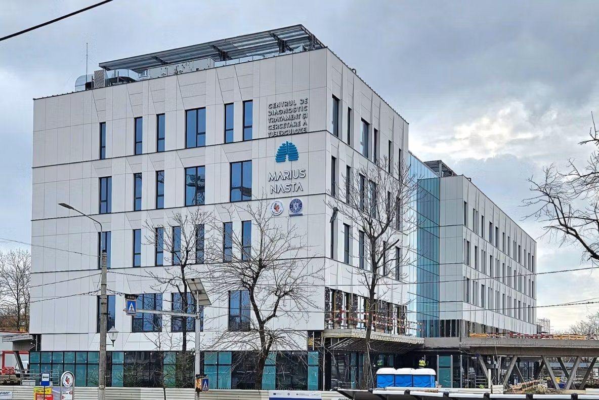 Sectorul 4 reia și accelerează lucrările la noul Centru de Diagnostic, Tratament și Cercetare a Tuberculozei. Constructorul a intrat în faza finisajelor interioare