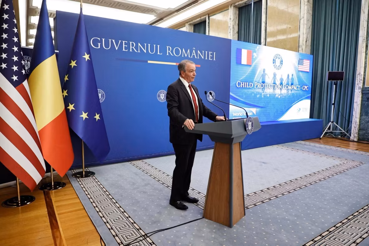 SUA și România, front comun împotriva traficului de copii. Ambasadorul Nirenberg: „Un proces împotriva unui traficant nu ar trebui să dureze mai mult decât copilăria însăși”
