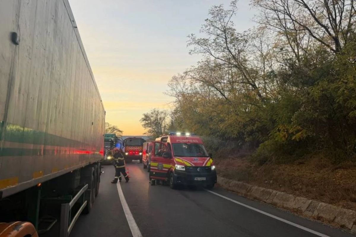 Accident pe DN 13, în judeţul Mureş, între un autocar şi un camion. 18 persoane implicate – FOTO