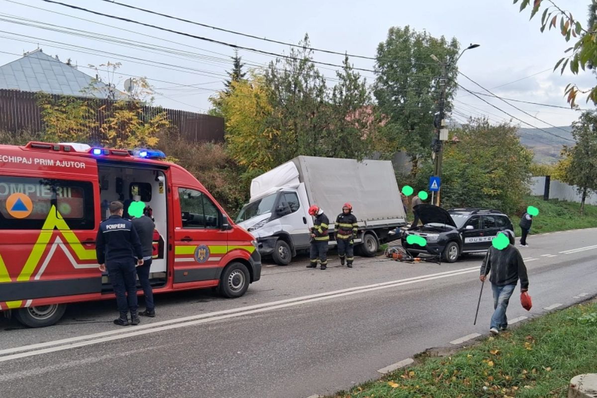 Accident în județul Vaslui, între o mașină și o autoutilitară. O tânără de 25 de ani a suferit un traumatism cranio-cerebral