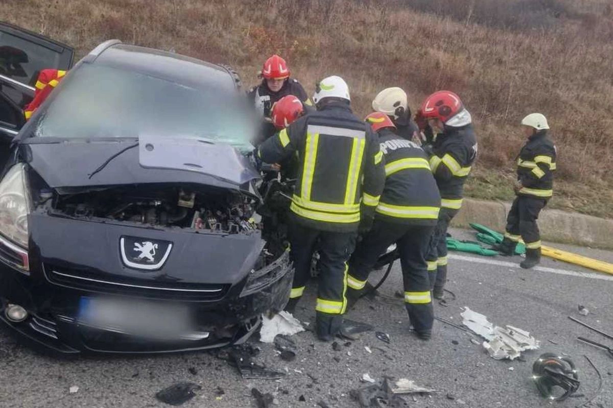 Accident grav în județul Cluj. Doi adulți și doi copii au fost răniți